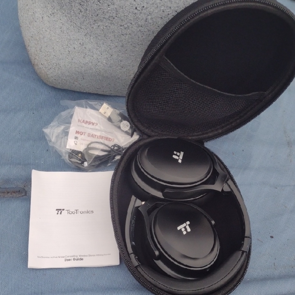 TaoTronics Black Wireless Noise Cancelling Headphones NWT